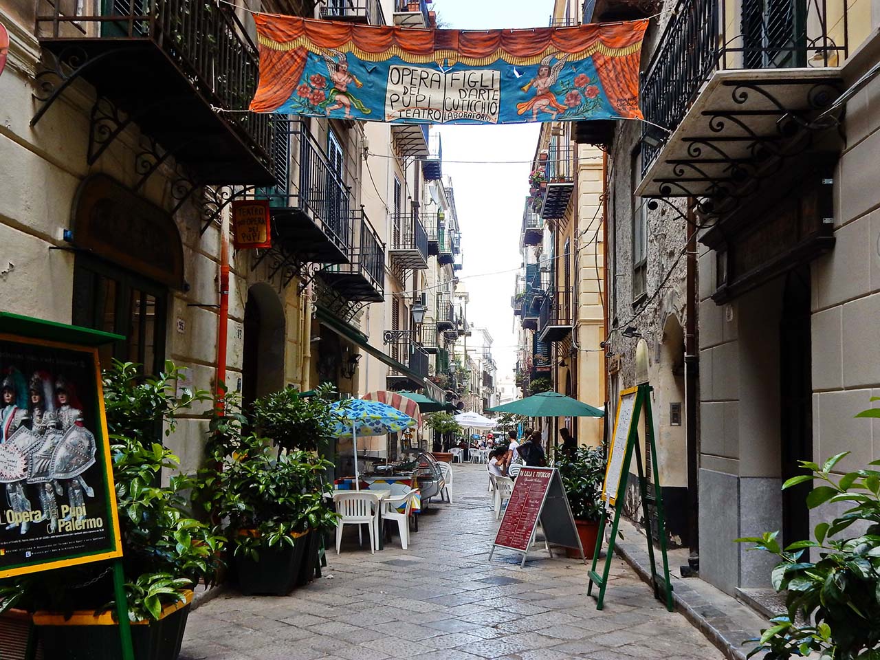 alley in Palermo where there is the headquarters of the Pupi Opera - Cuticchio Sons of Art Theatre