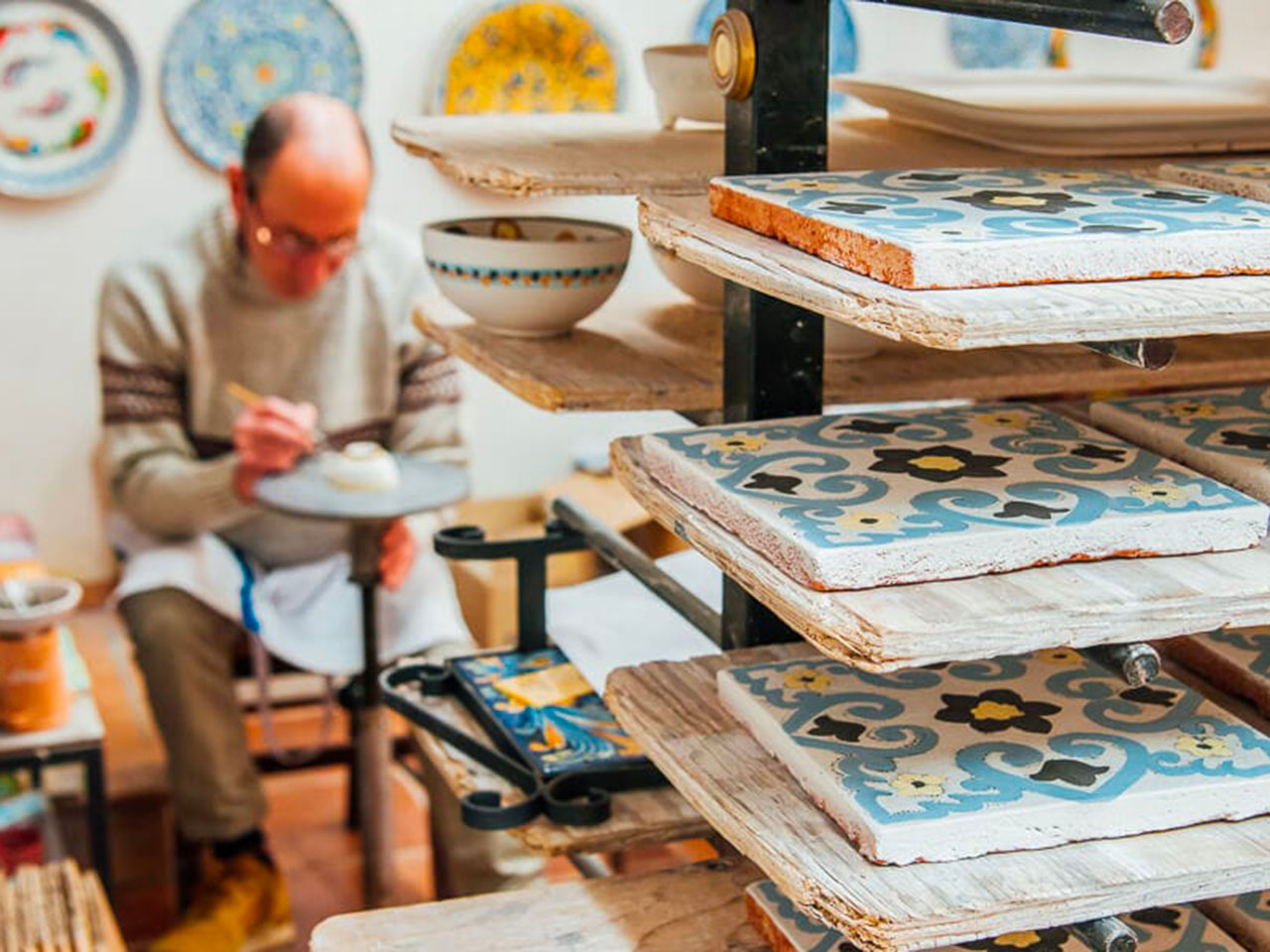 Sicilian ceramist who hand paints on ceramics