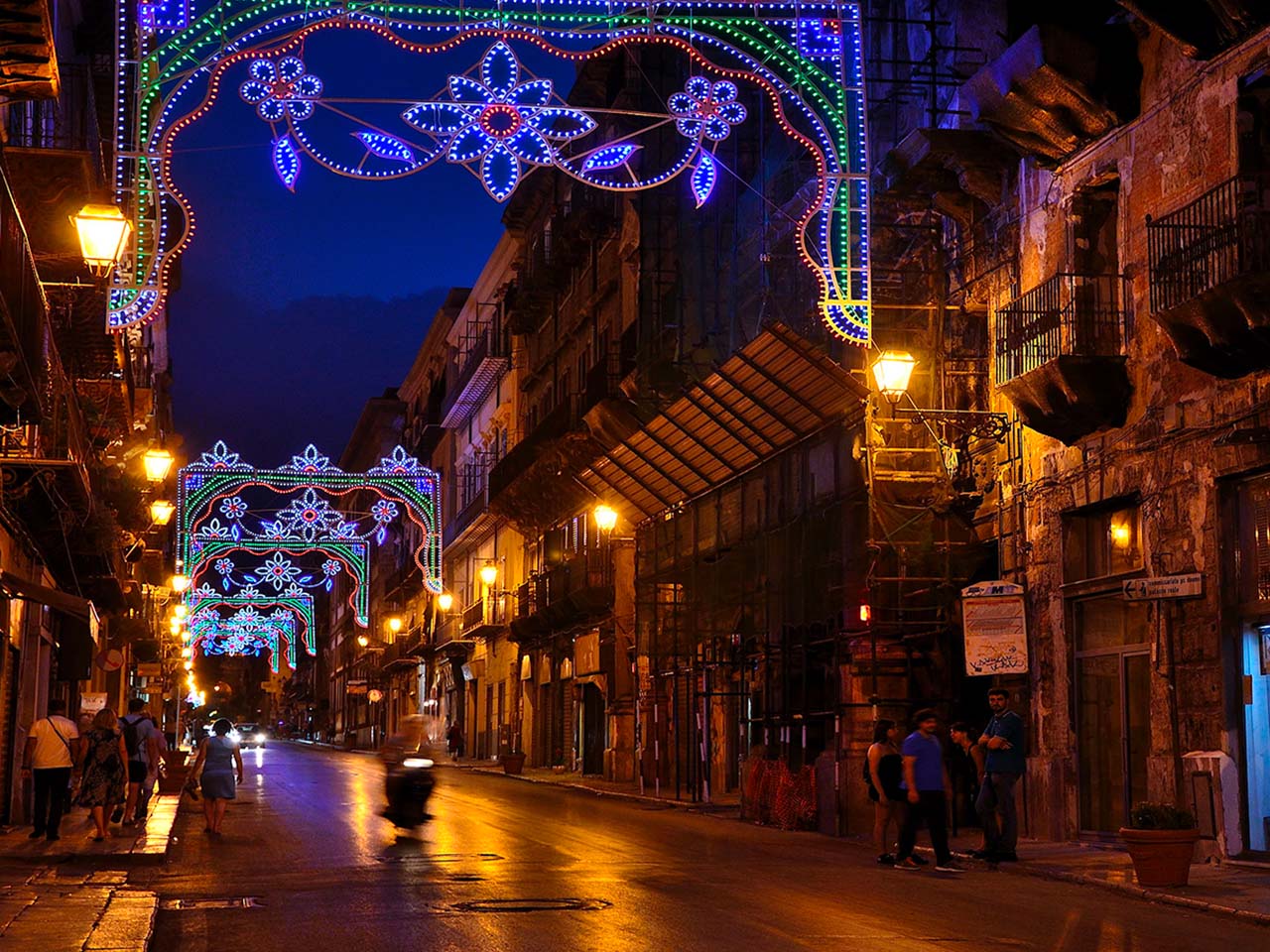 Corso Vittorio Emanuele in Palermo at night, with festive lights